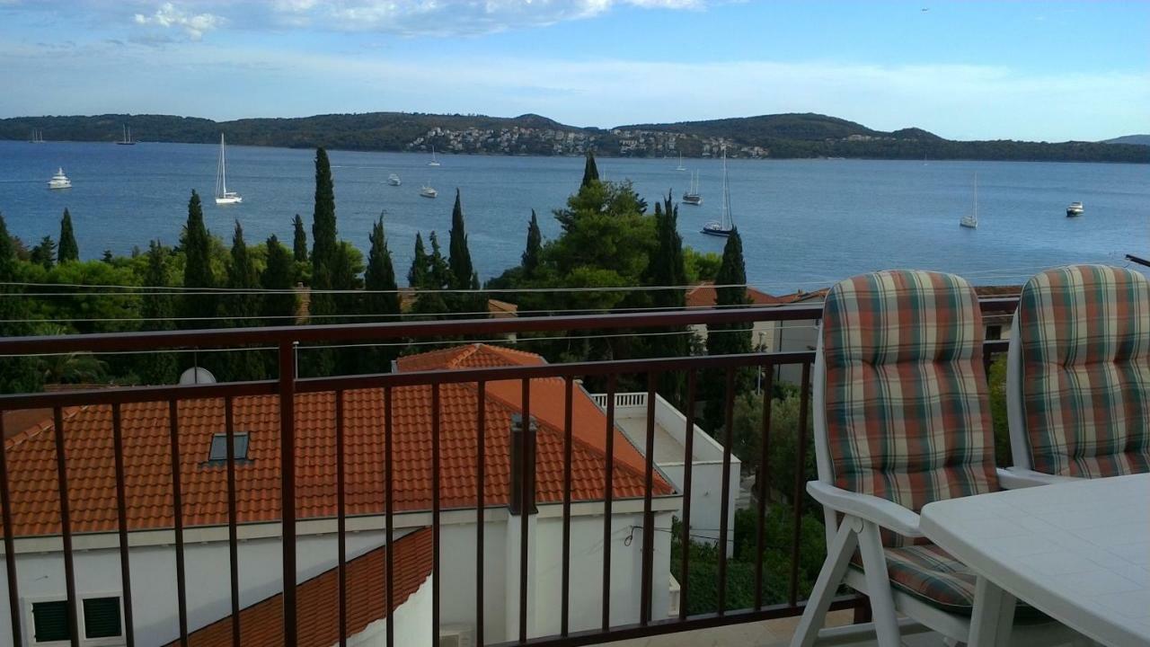 Ferienwohnung Lambrisa Trogir Exterior foto