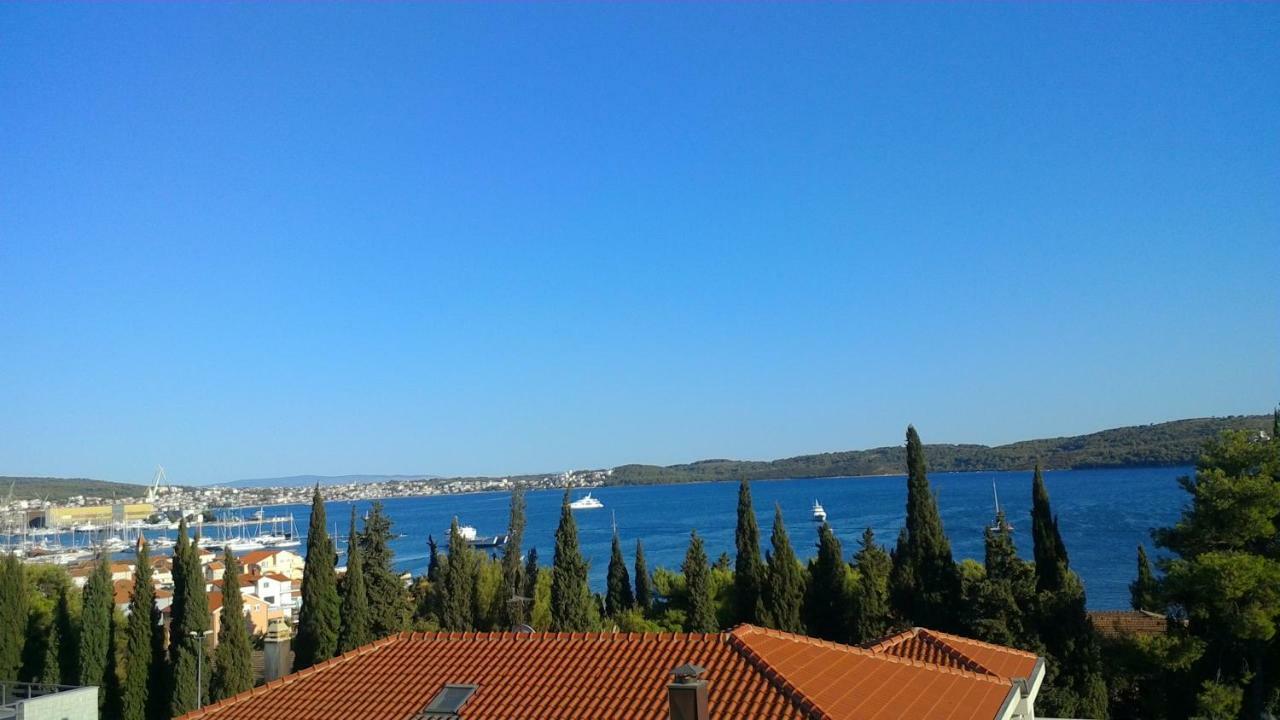 Ferienwohnung Lambrisa Trogir Exterior foto