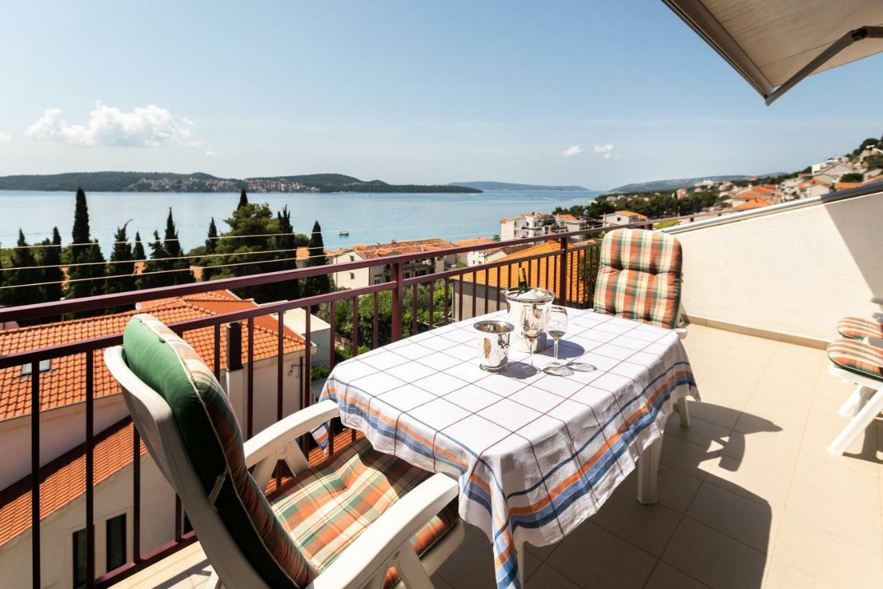 Ferienwohnung Lambrisa Trogir Exterior foto