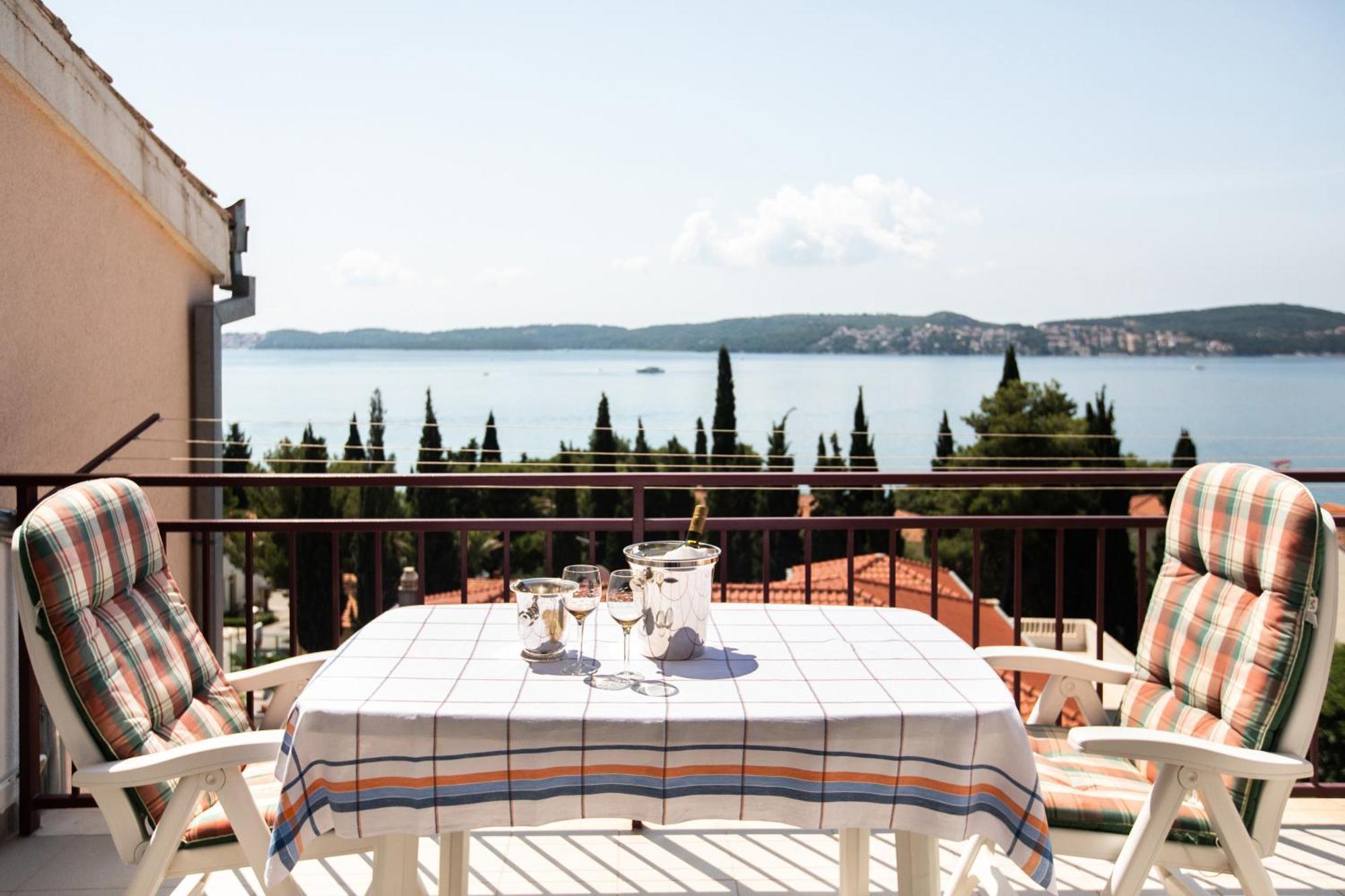 Ferienwohnung Lambrisa Trogir Exterior foto